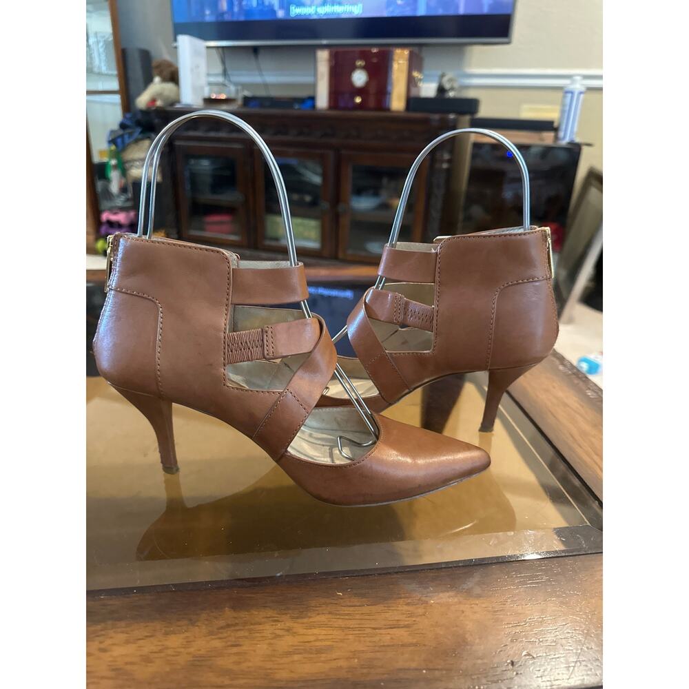 ⭐️ Michael Kors Tan Pointed Toe Tan Heels Size 6.5. Preppy. Corpcore. Career - Picture 2 of 5